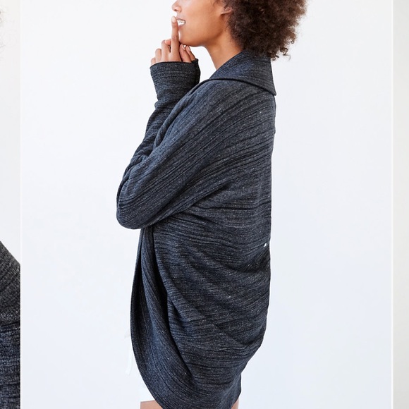 Aritzia Heather Black Diderot Sweater - Picture 9 of 10